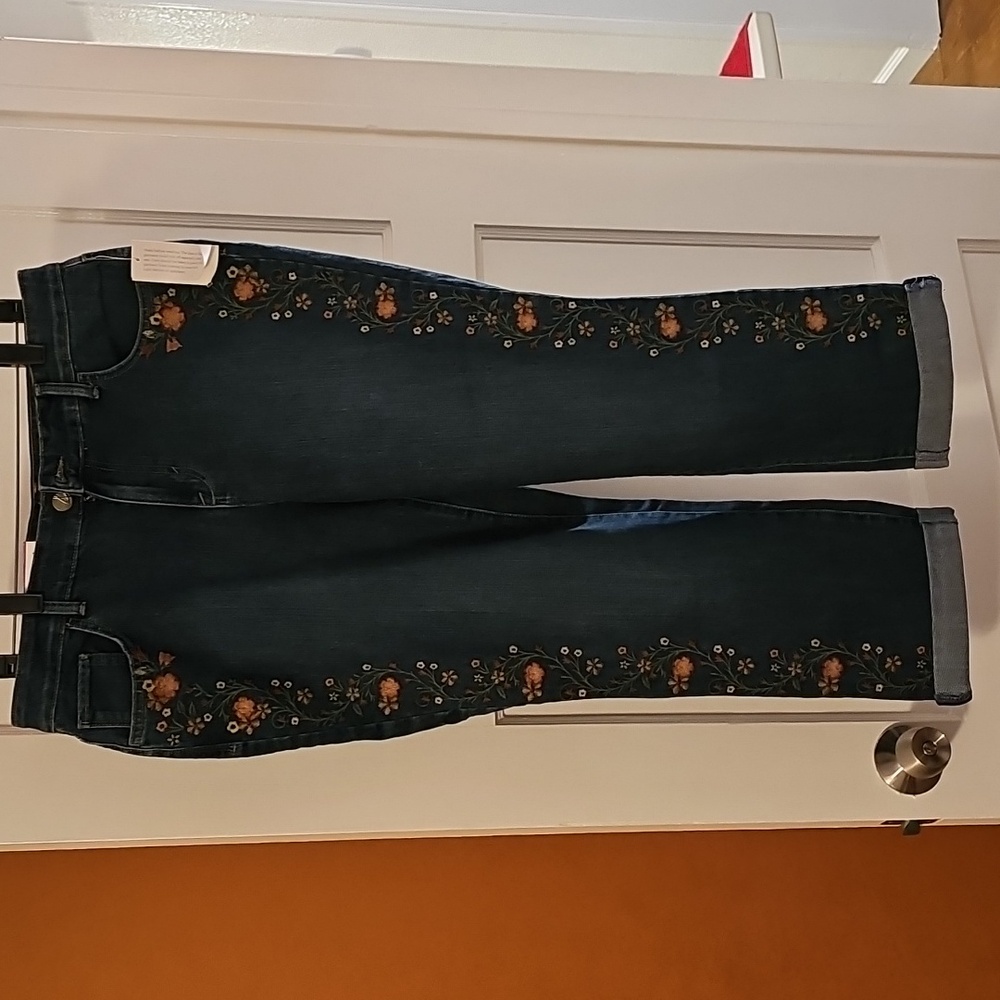 Style & co boyfriend embroidered jeans, size 14w
